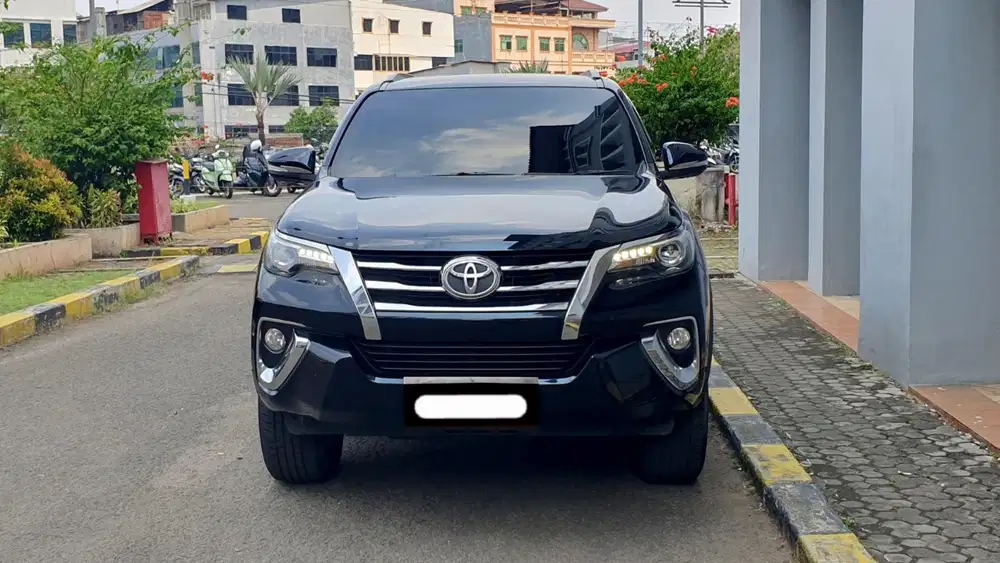 Toyota fortuner srz bensin 2017 hitam pajak panjang