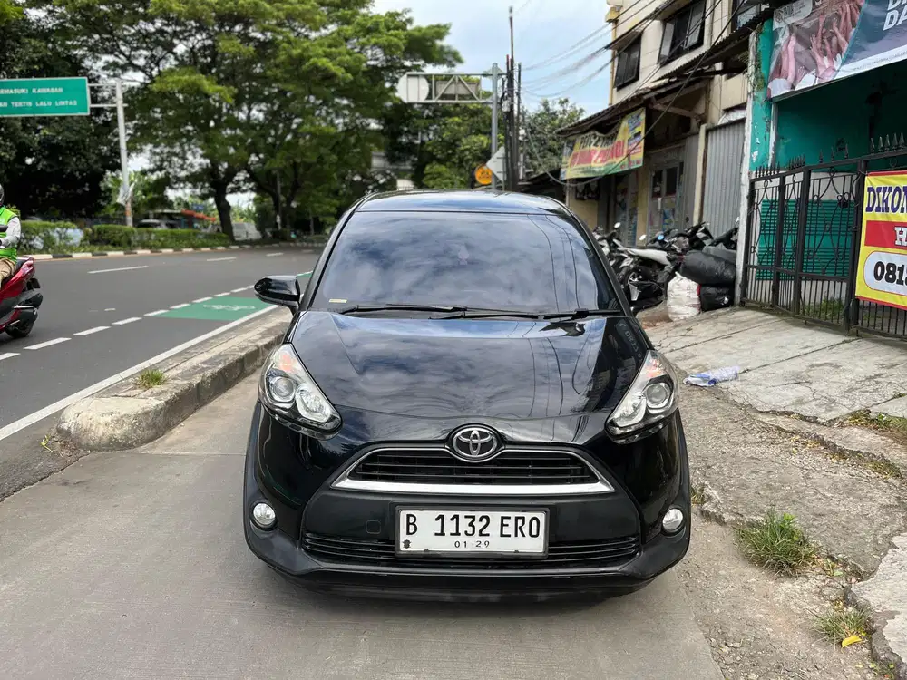 Toyota Sienta 1.5 V automatic 2018 Tangan Pertama