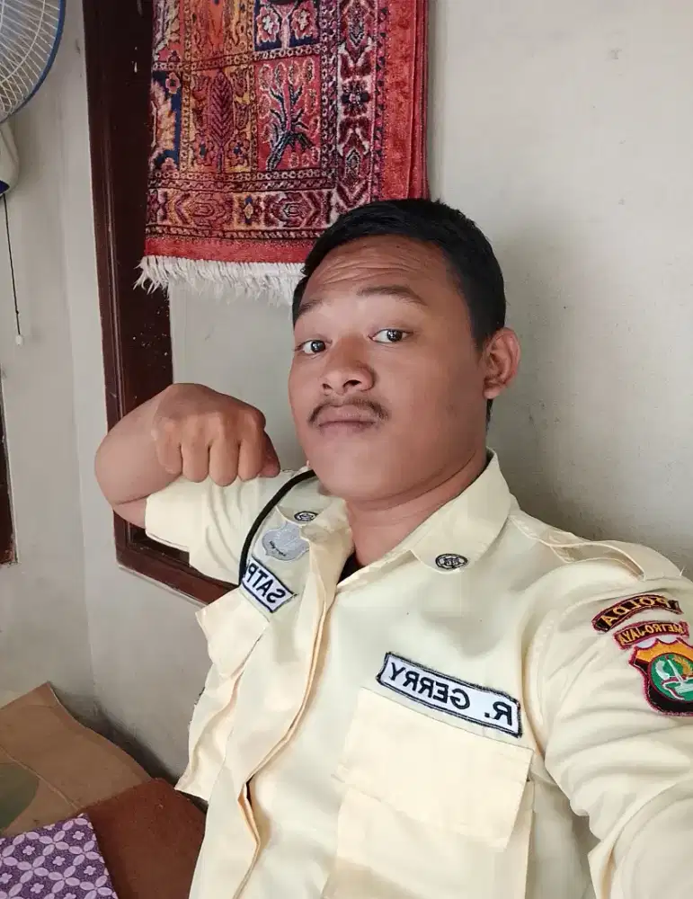 Mencari lowongan pekerjaan,,,