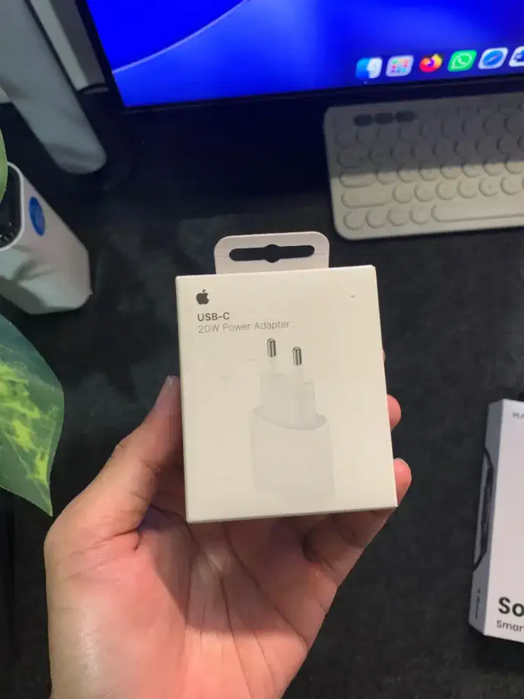 Apple Adapter for iPhone 20W NEW BNOB