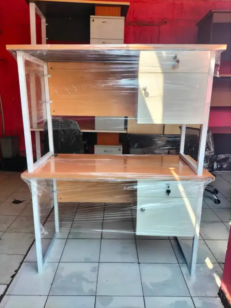 Meja kantor staf laci (kaki bes)