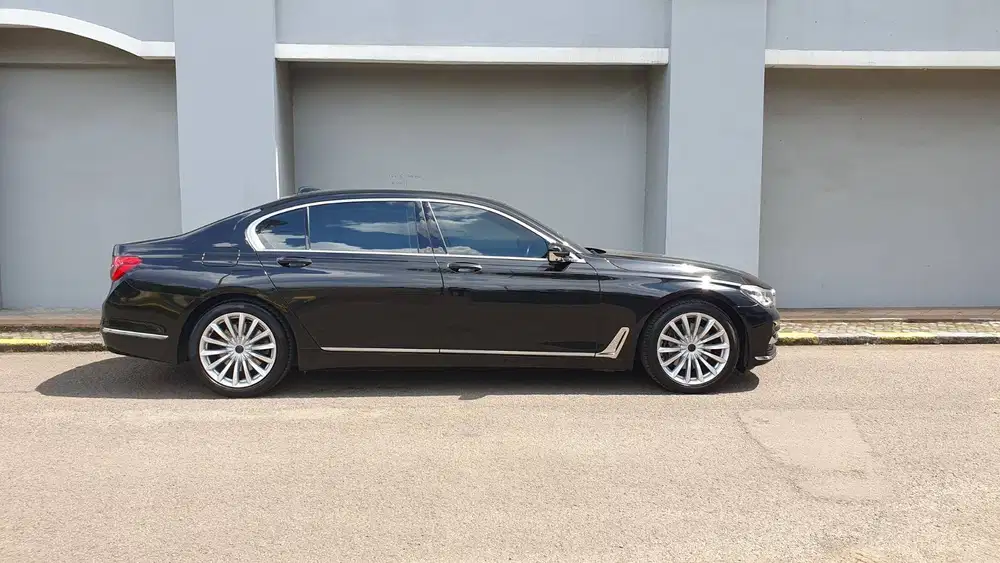 [ LOW KM ] BMW 740Li 740 Li G12 CKD AT Black On Brown 2017/2018