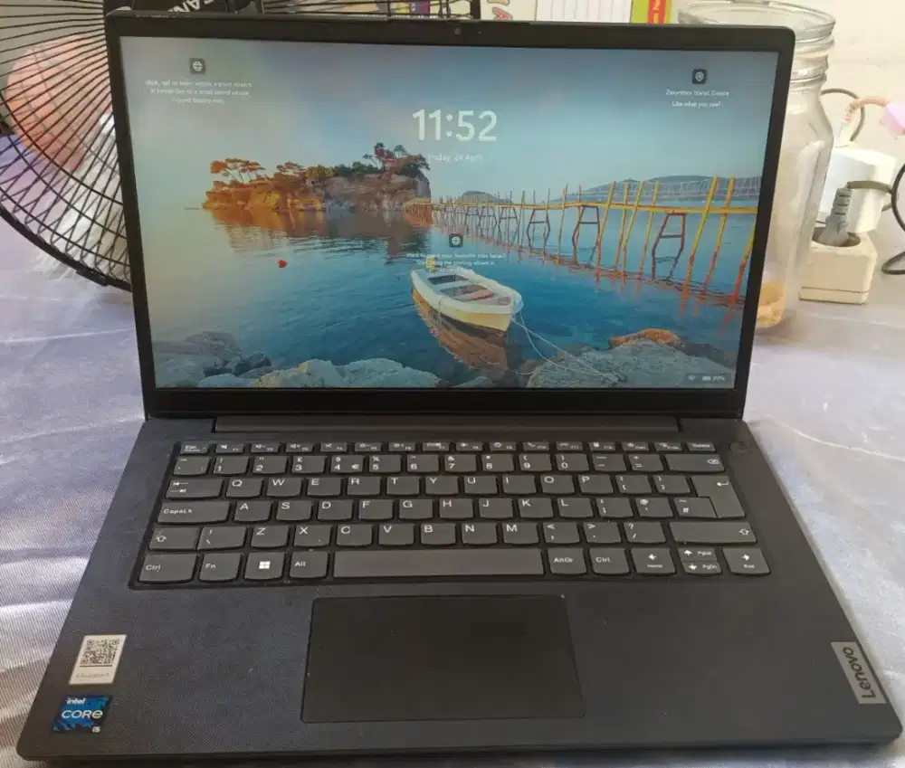 Laptop Lenovo V14 G2 ITL dengan prosesor Intel Core i5-1135G7