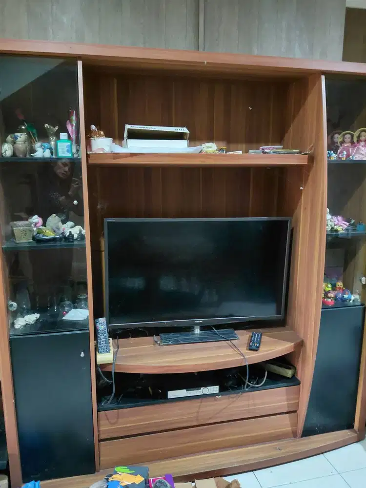 BUNDLING MEJA TV dan TV LED Toshiba 40 inc, JUAL RUGI