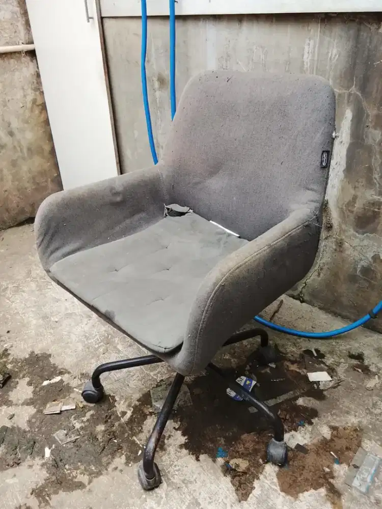 Kursi kantor Informa ( Perlu direhab ) merk Informa