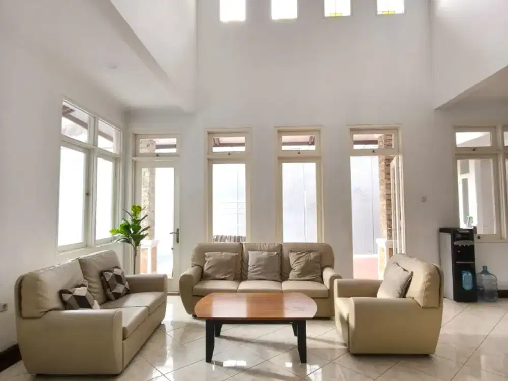 Rumah Premium Permata Hijau Jakarta Selatan – 4+1 KT, Full Furnished, Taman Depan Belakang Luas