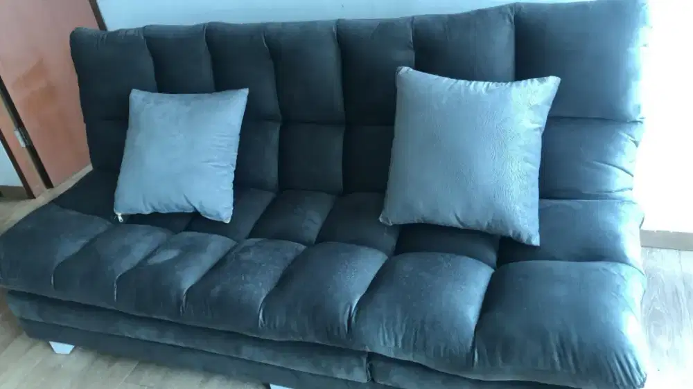 JUAL SOFA BED GOOD CONDITION + 2 BANTAL  ( bisa di adjust 3 posisi )