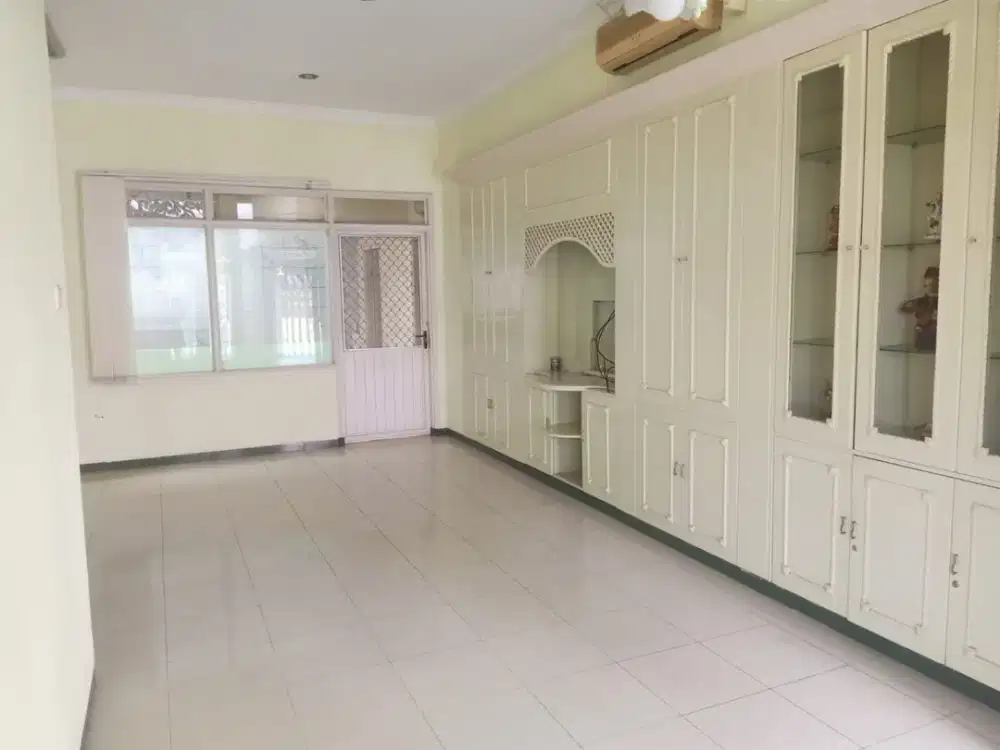 Bangunan 1,5 Lantai Rumah di Area Raya Satelit Dekat Sekolah Xinzhong Barat