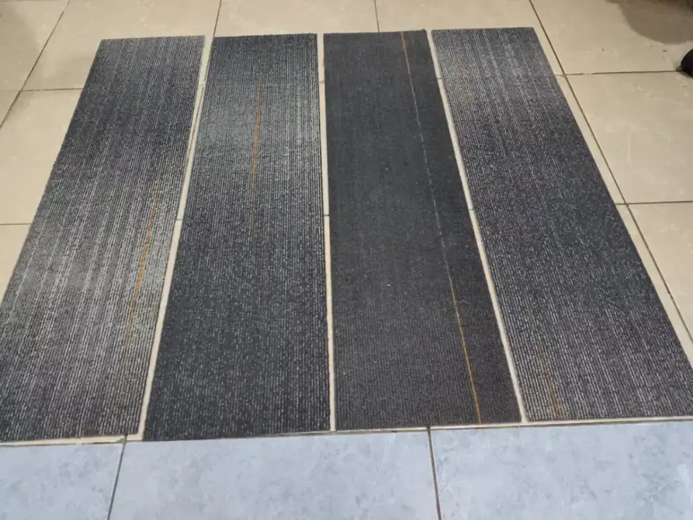 Karpet tile bekas premium 25x100 cm