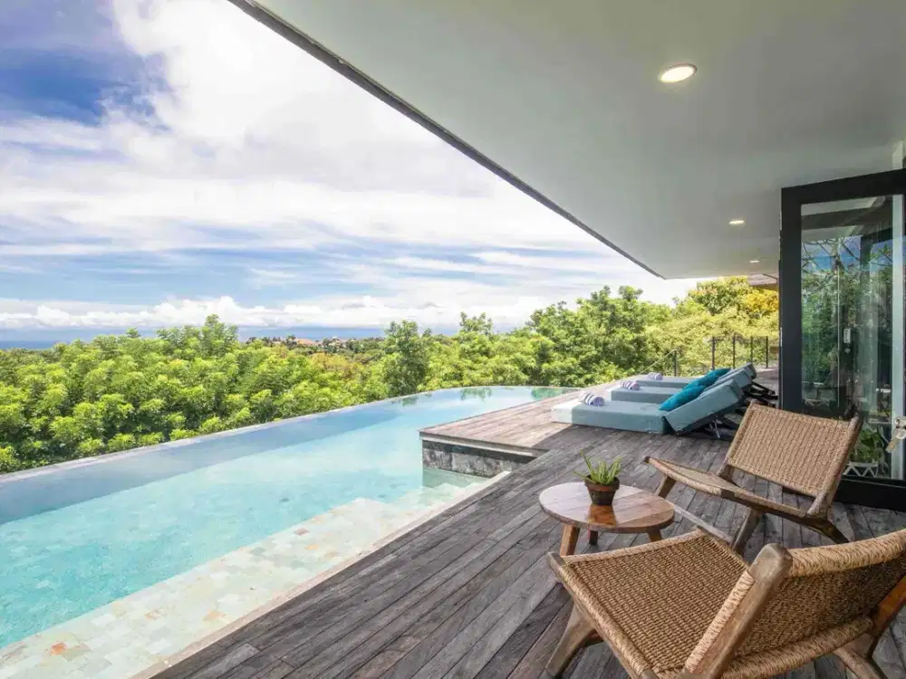 STUNNING SIX-BEDROOM VILLA WITH PANORAMIC SEAVIEW AND SUNSET AT ULUWATU