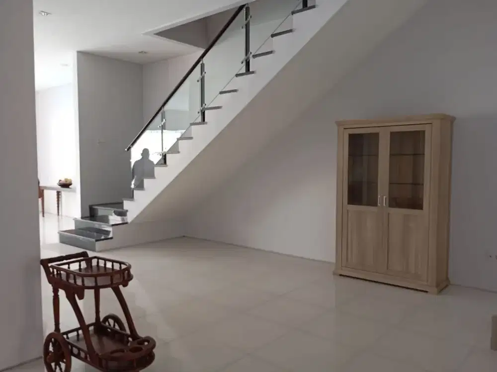 Full Furnished Golf View Rumah Bukit Darmo Golf, Surabaya Barat