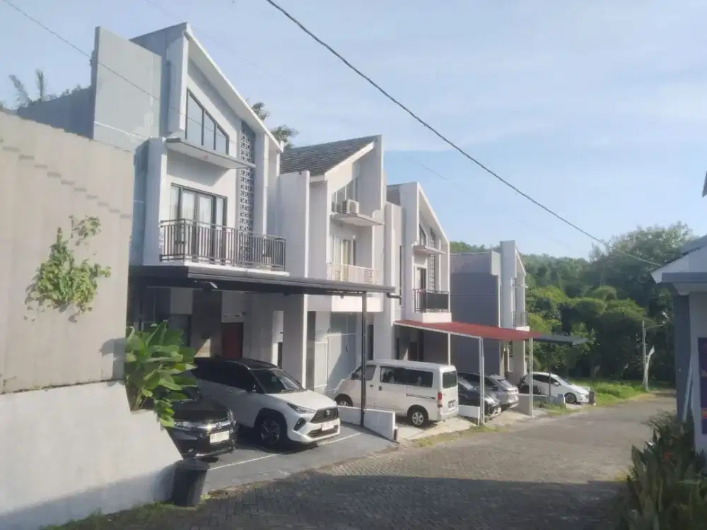 Rumah 2 lt  Strategis Dekat Universitas one gate 700 jtan