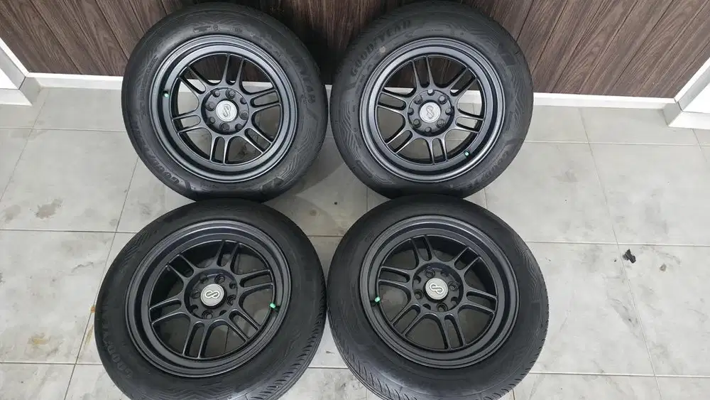 Velg R15 dan Ban Good Year