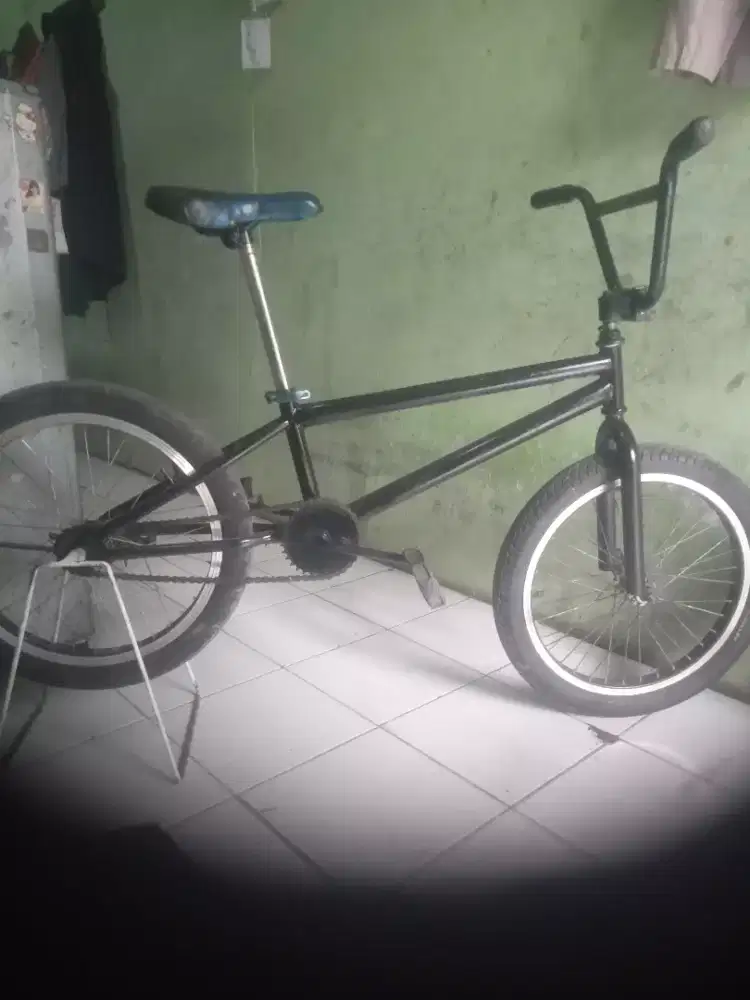 Sepeda BMX UK 20 torpedo