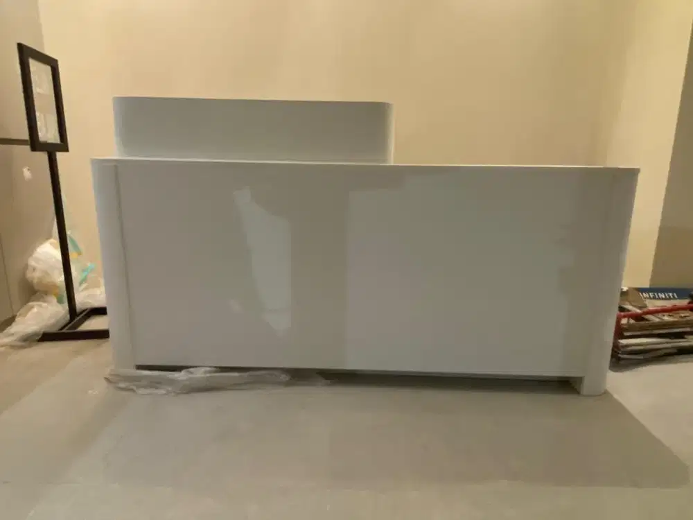 Baru meja receptionist kecantikan dan cermin