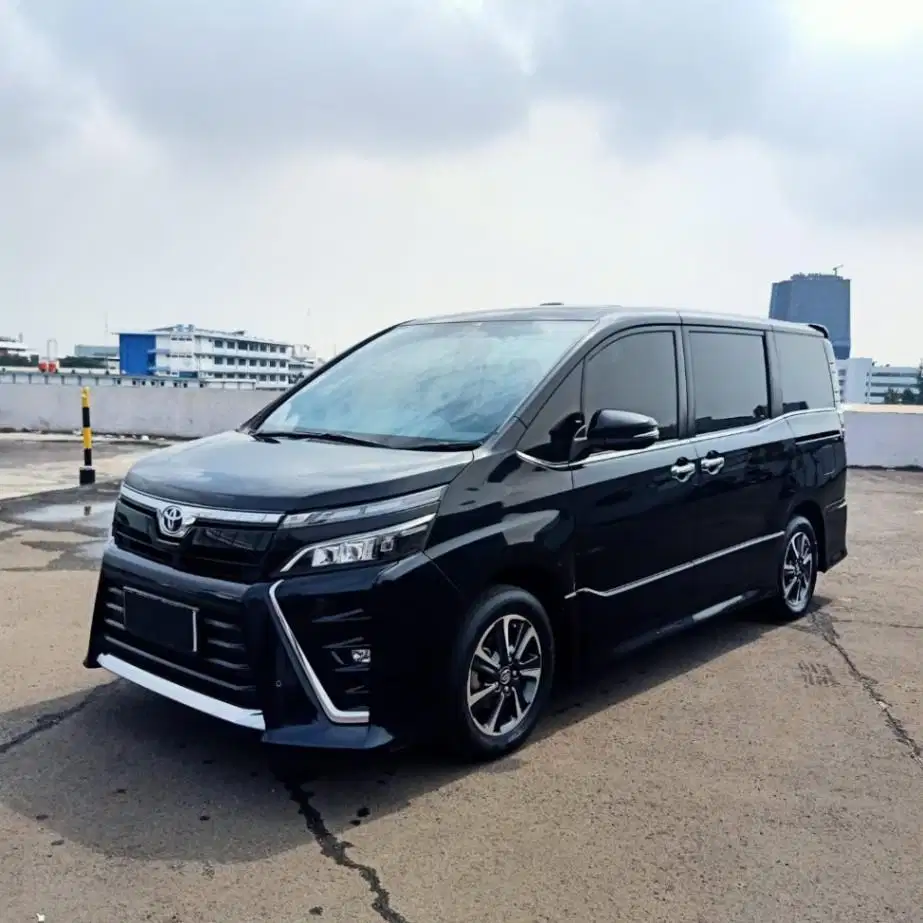 Toyota Voxy 2018