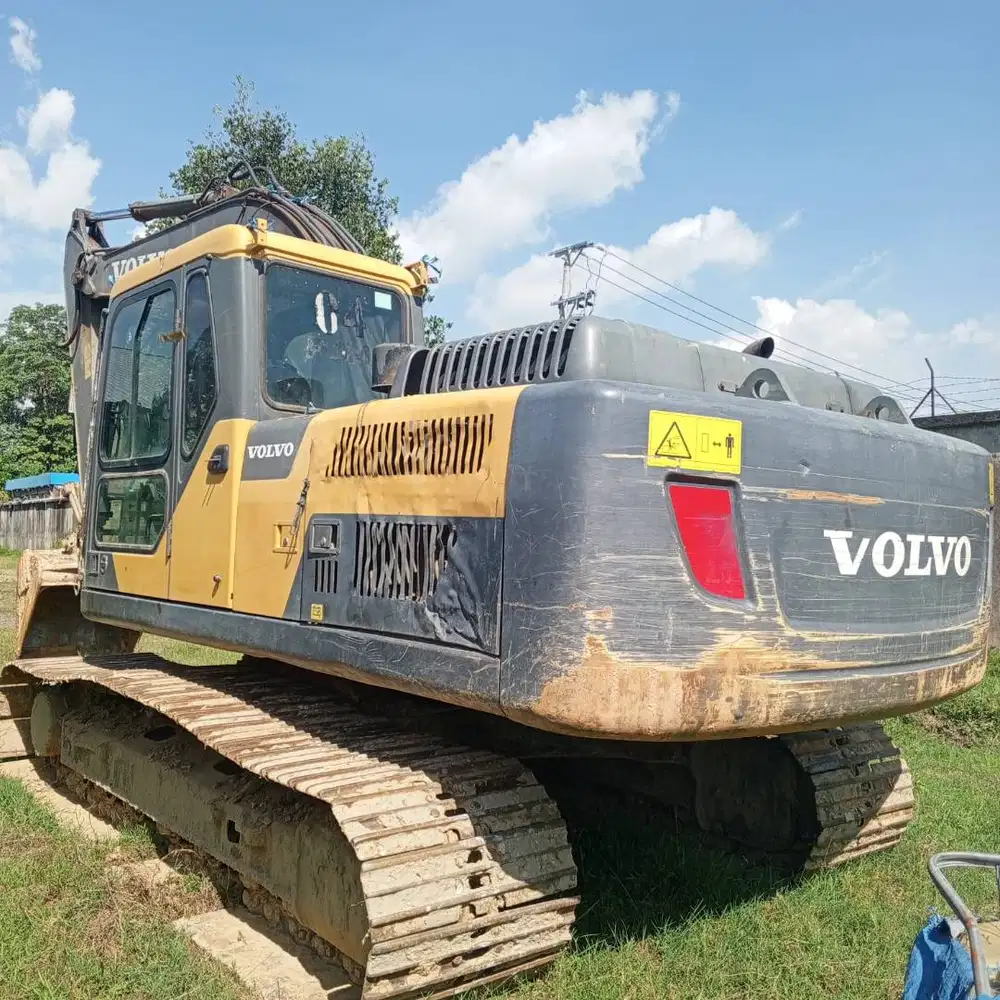 JUAL 2 UNIT VOLVO EXCAVATOR EC200D TAHUN 2018 - KONDISI AS IS
