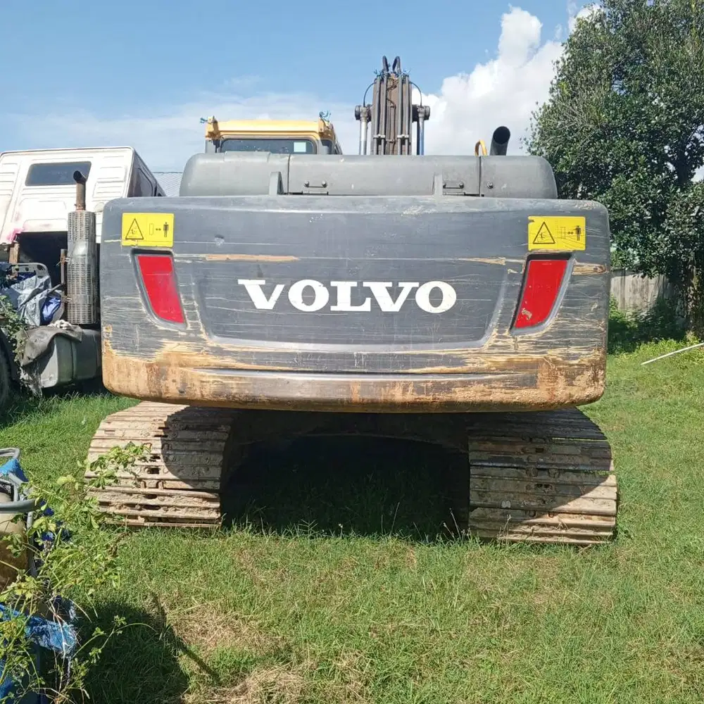 JUAL 2 UNIT VOLVO EXCAVATOR EC200D TAHUN 2018 - KONDISI AS IS