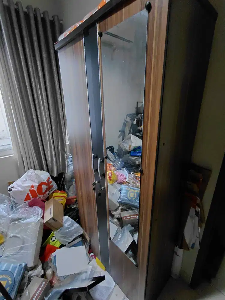 Lemari brand new, ada kaca