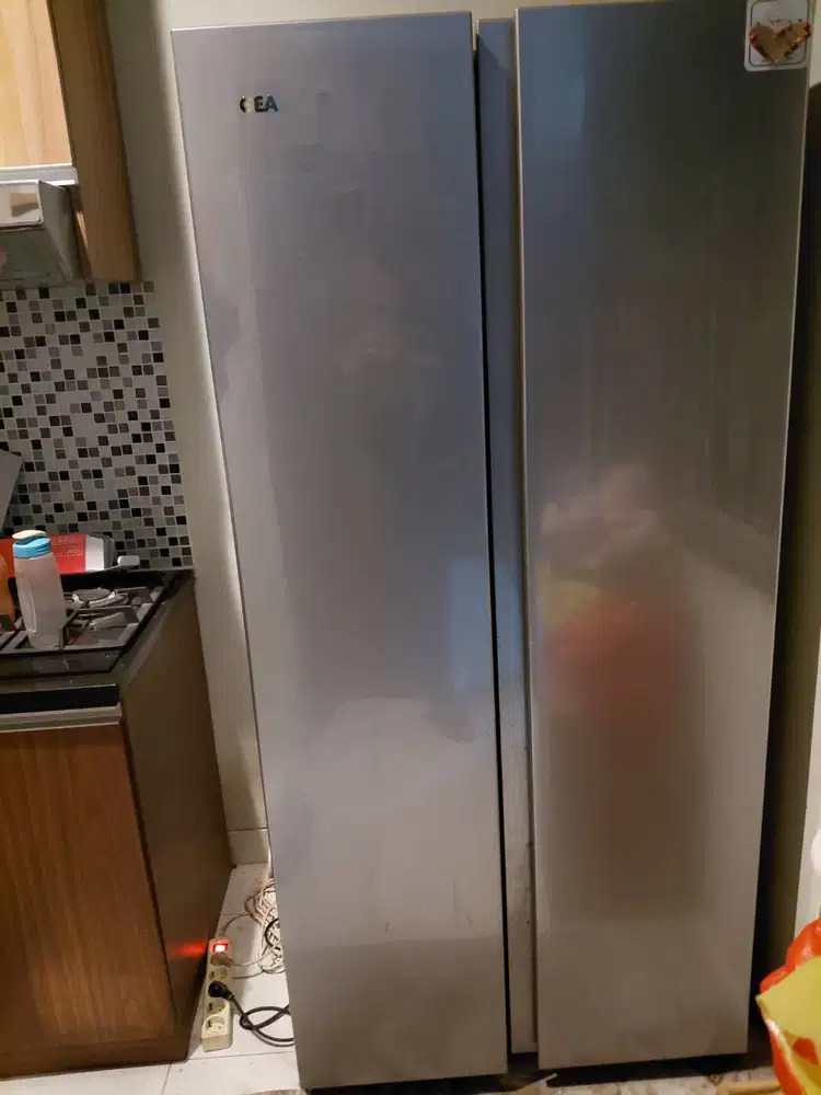 Kulkas besar side 2 side GEA abu
