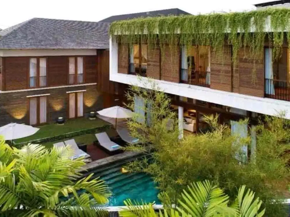5 BEDROOMS BALINESE MODERN STYLE WALKING DISTANCE TO THE BEACH AT BERAWA CANGGU