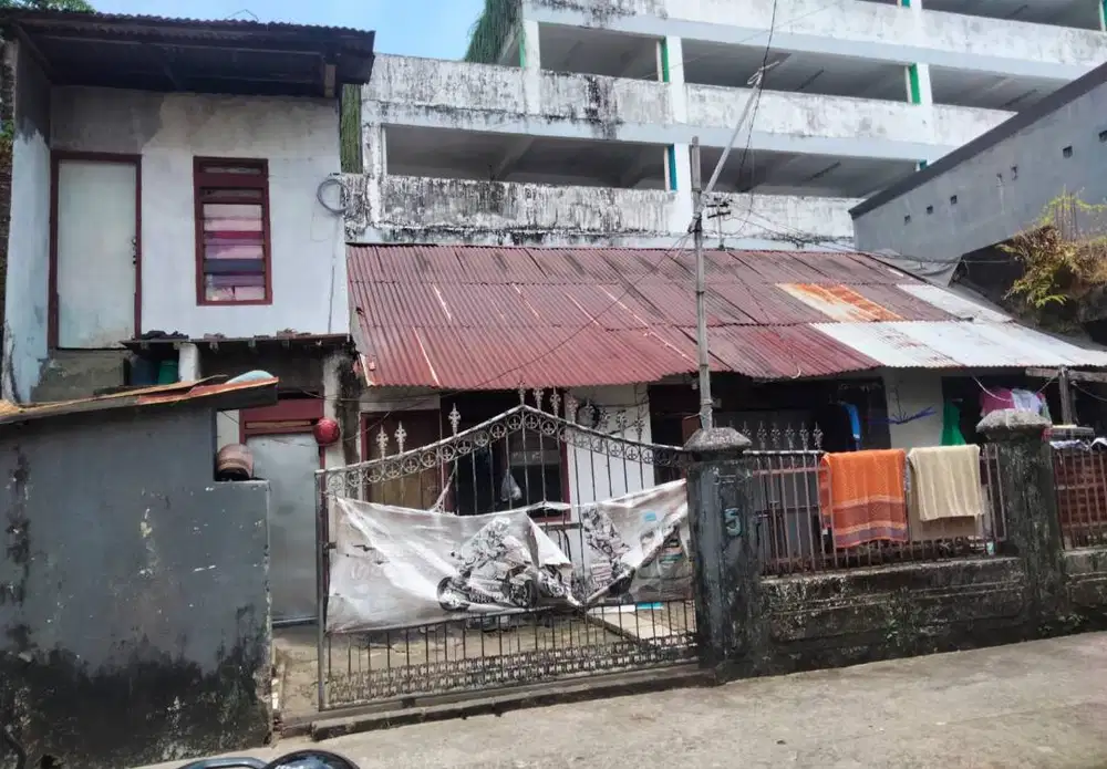 Rumah dibelakang Mall Ratu Indah