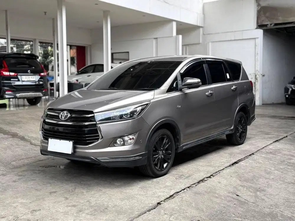 TOYOTA INNOVA VENTURER AT 2018 BENSIN