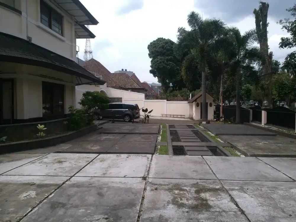 Di Jalan Citarum Bandung 2 Lantai Rumah Belanda