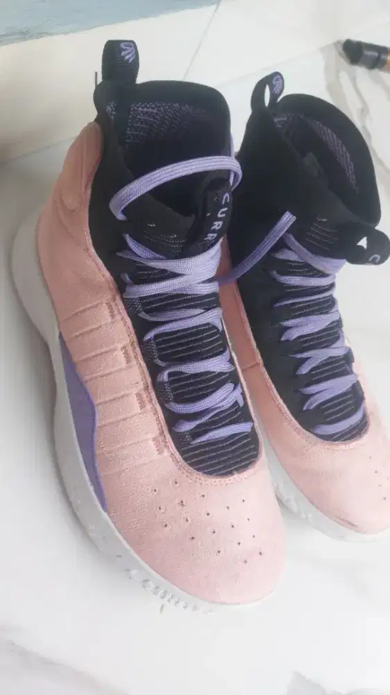 Sepatu basket BASKET