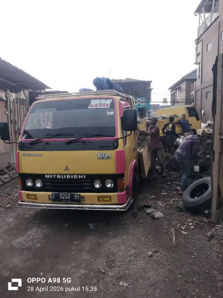 Jasa buang puing dan pengadaan material