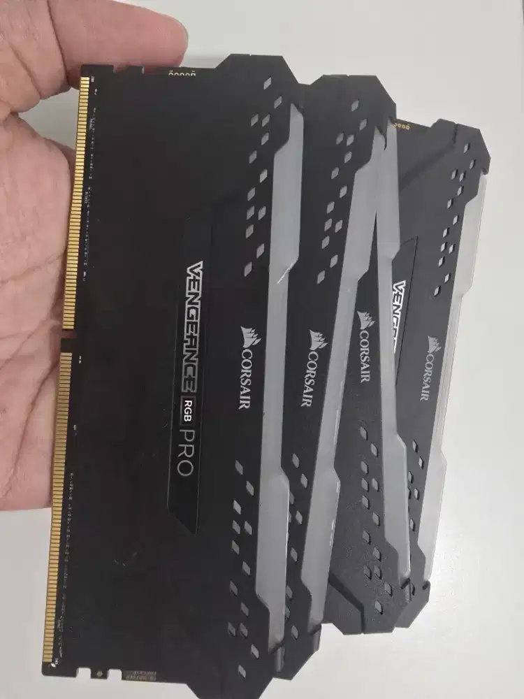 RAM Corsair Vengeance RGB Pro DDR4 64 GB (16x4) 3200mhz