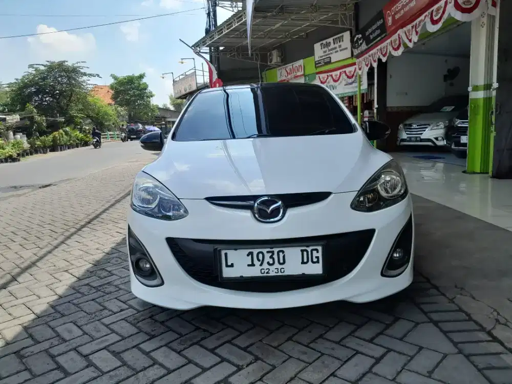 MAZDA 2 TYPE R AUTOMATIC 2014 PUTIH