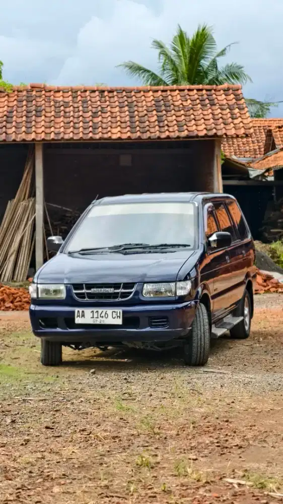 Isuzu Panther LM 2004