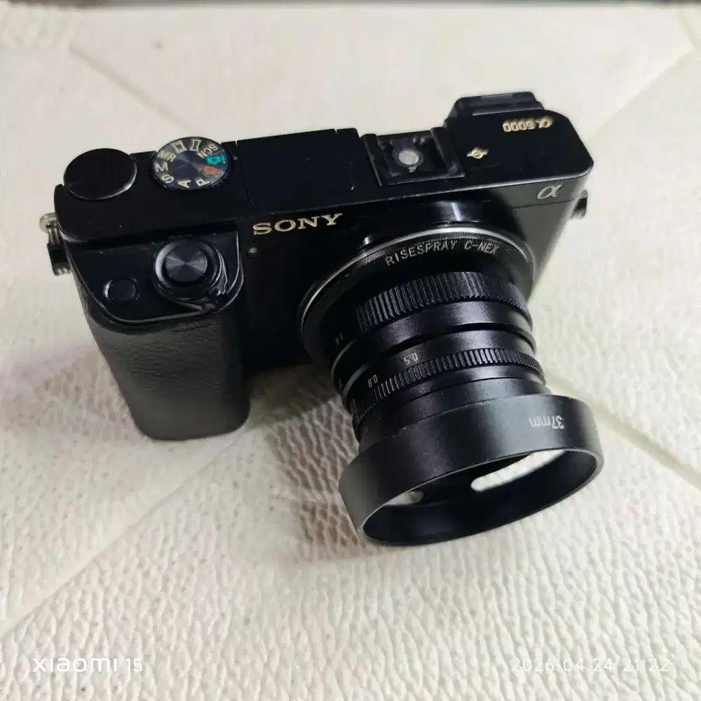 KAMERA MIRRORLESS SONY A6000 + LENSA F1.6 37mm FULLSET MULUS NO MINUS