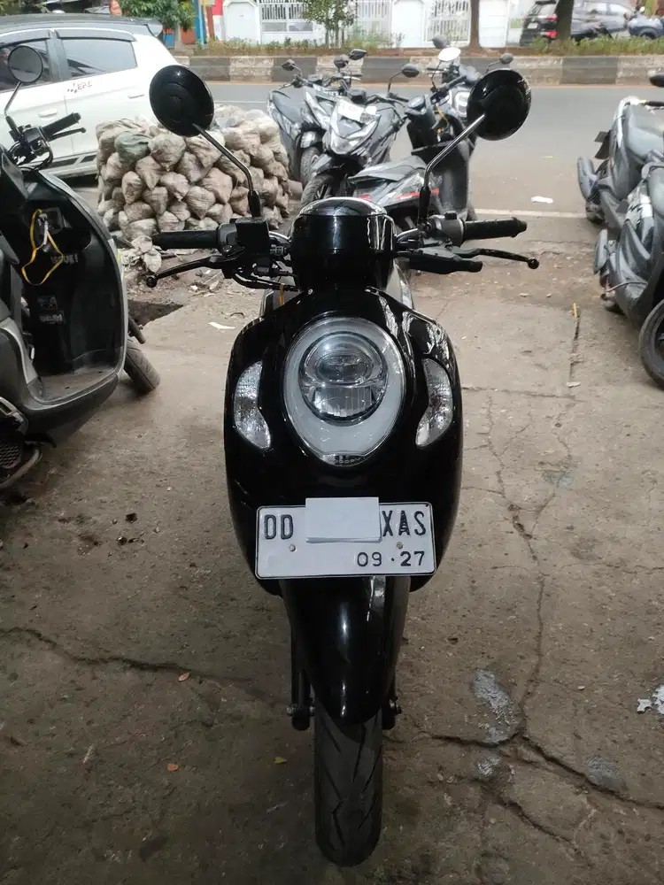 Honda Scoopy 2022 hitam