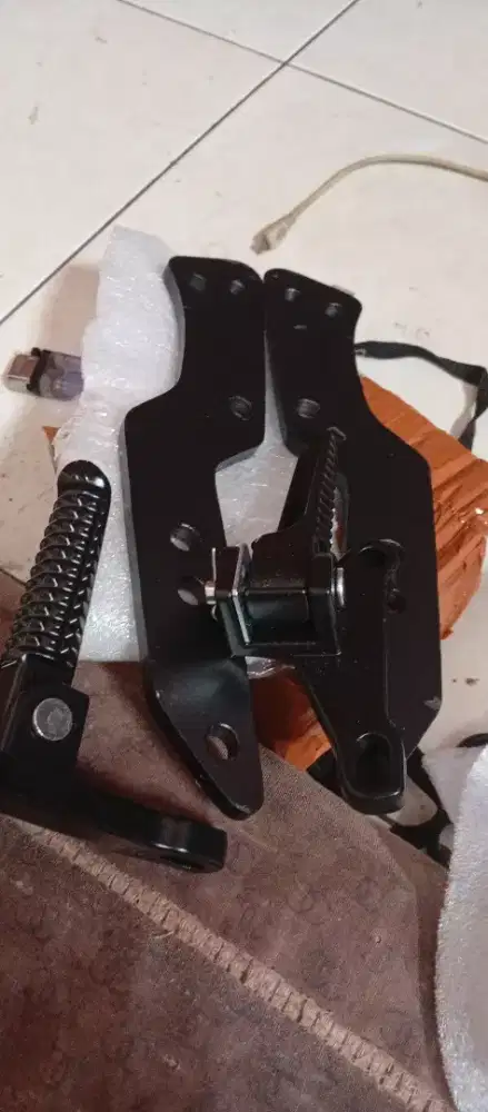 Braket footstep Belakang Motor