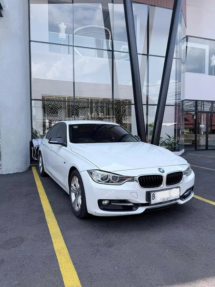 BMW 320i SPORT ( N 20 )