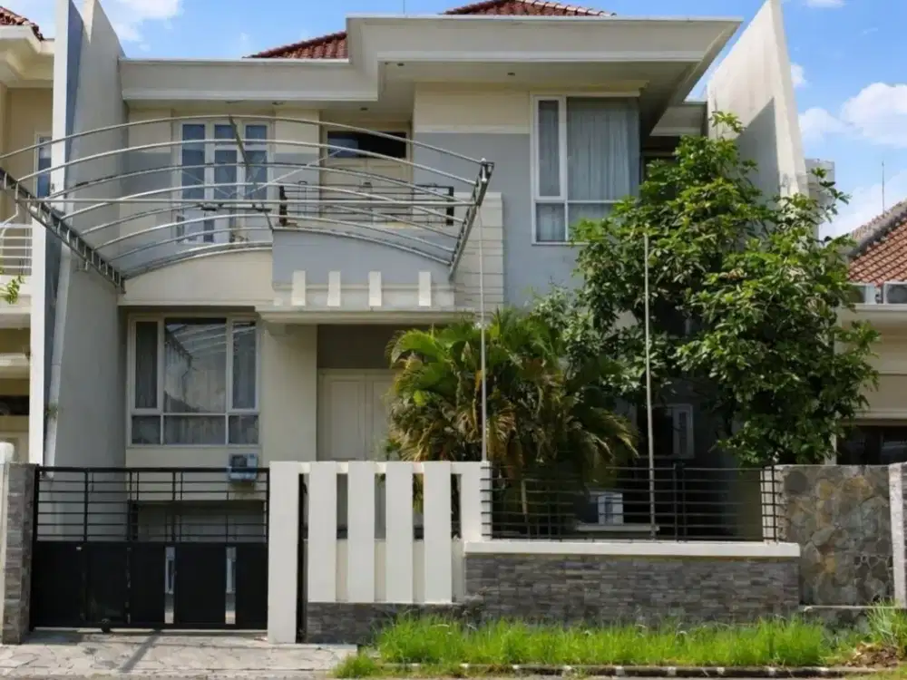 Rumah Manyar Kertoadi STRATEGIS