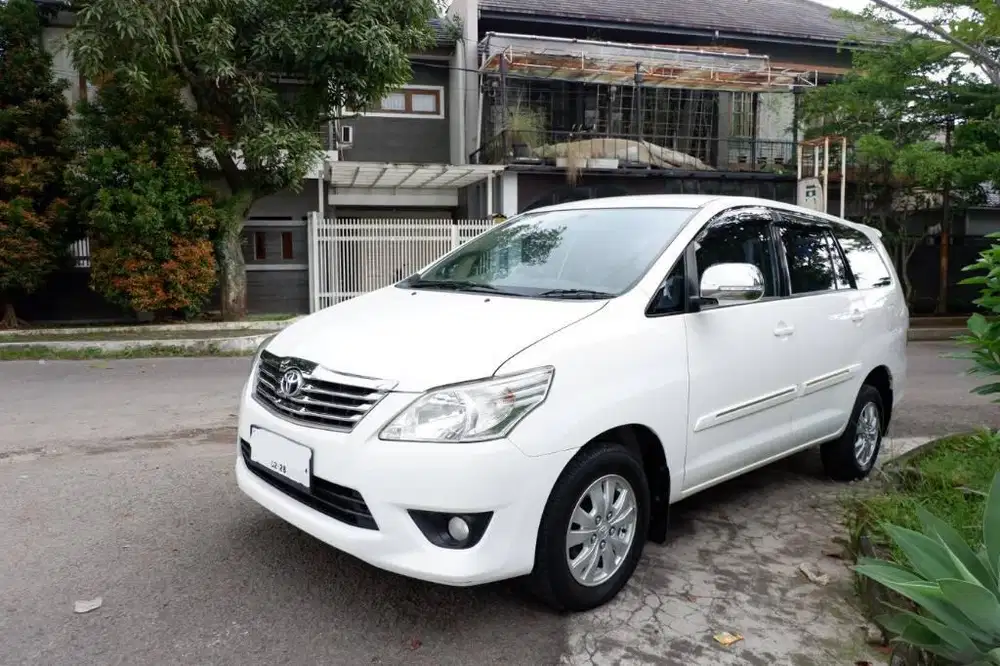 Toyota Innova 2.5 G At 2013 White