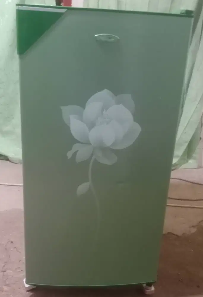 Kulkas 1 pintu POLYTRON.Mesin original pabrik belum rusak