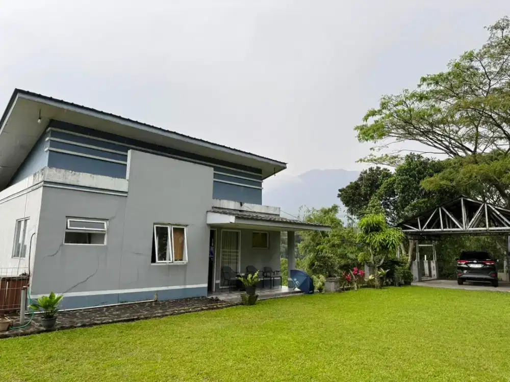 Villa Luas Cocok untuk Tempat Singgah di Cugenang Cianjur