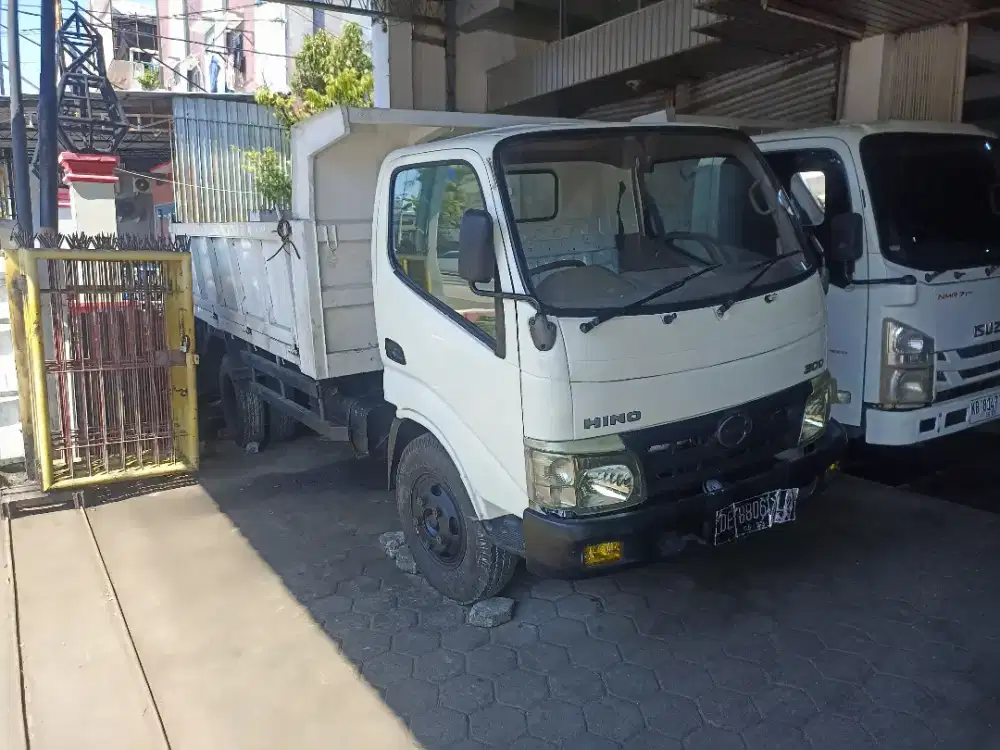 Hino Dutro 130HD Dump tahun 2011 Diesel