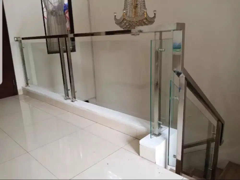 Raling tangga dan balkon stainlos kombinasi kaca temprd
