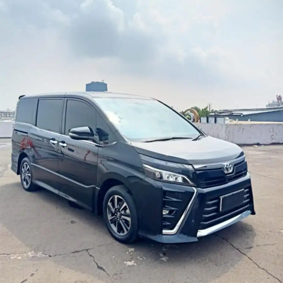 Toyota Voxy 2018