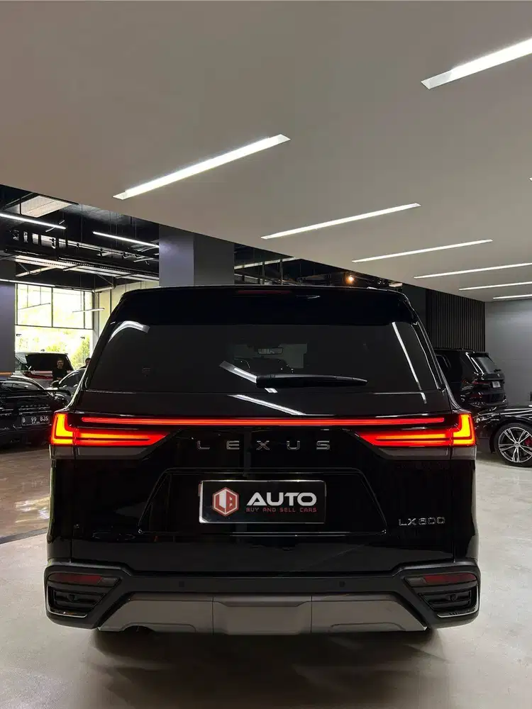 Lexus LX600 VIP 4-Seater 2023 Hitam Km6rb Nik 2022 B85LAW
