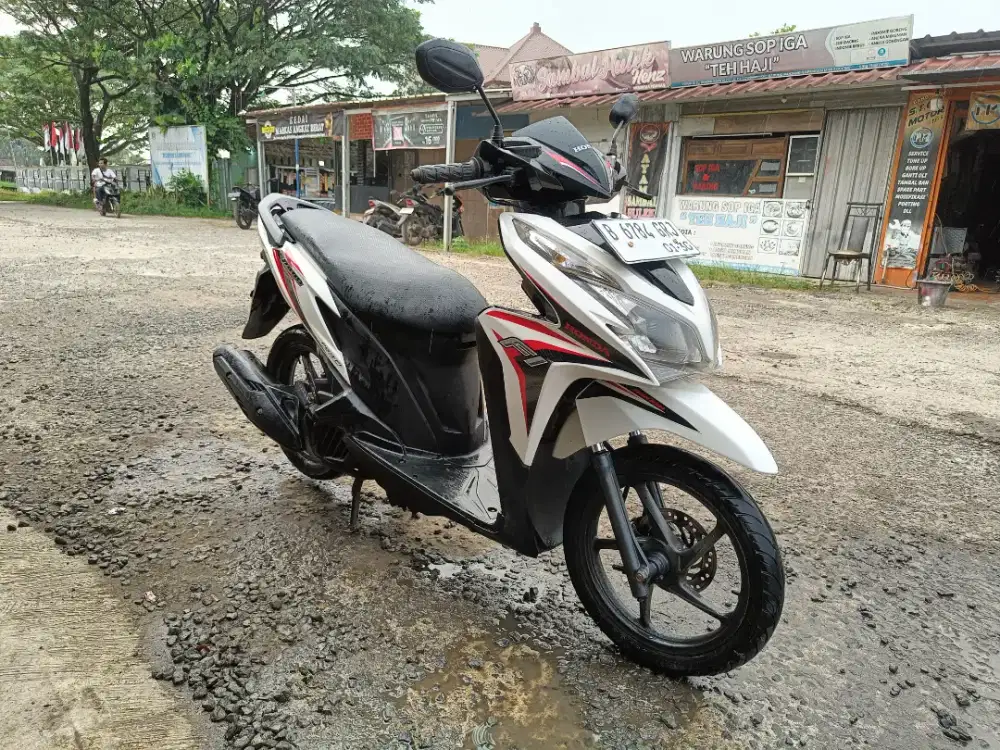 Honda Vario Techno KZR 125 tahun 2014 cw iss original putih