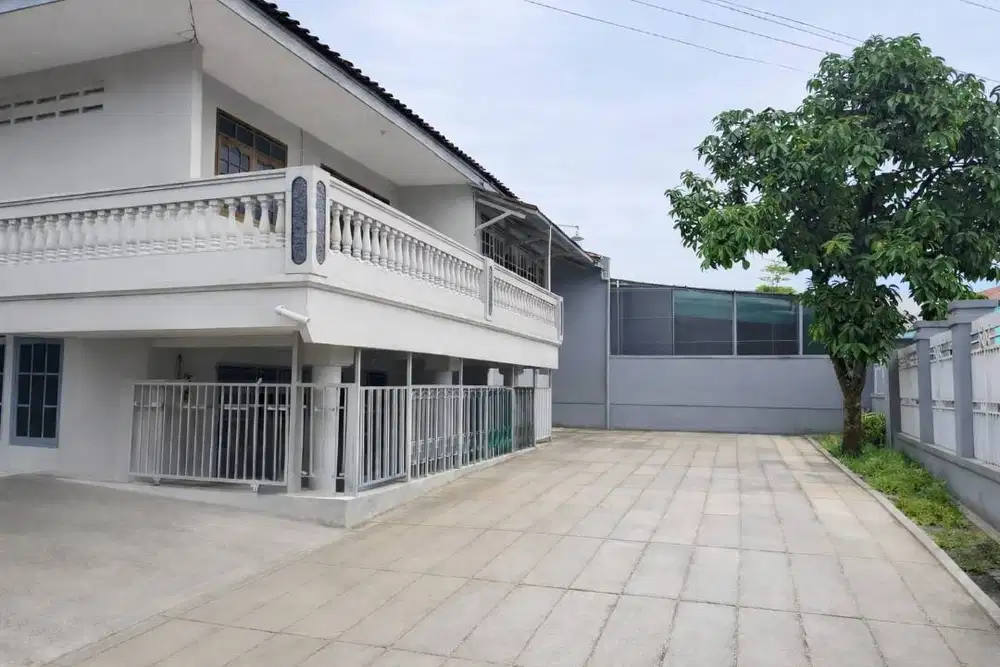 Rumah 2½ Lantai Mainroad Lokasi Strategis dekat Univ. Telkom