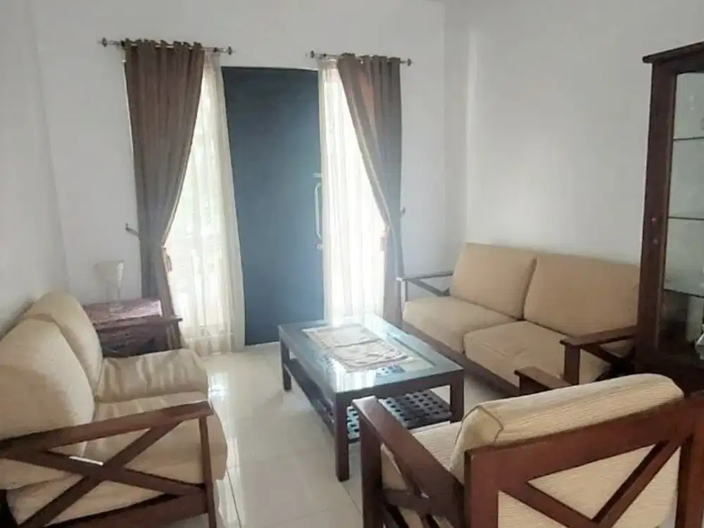 Rumah 2 Lantai Semi Furnished AC 5 Unit SHM di Graha Raya