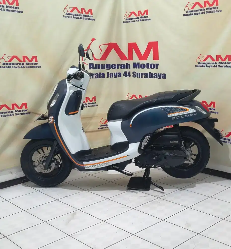 Honda Scoopy Fashion tahun 2023 warna biru putih