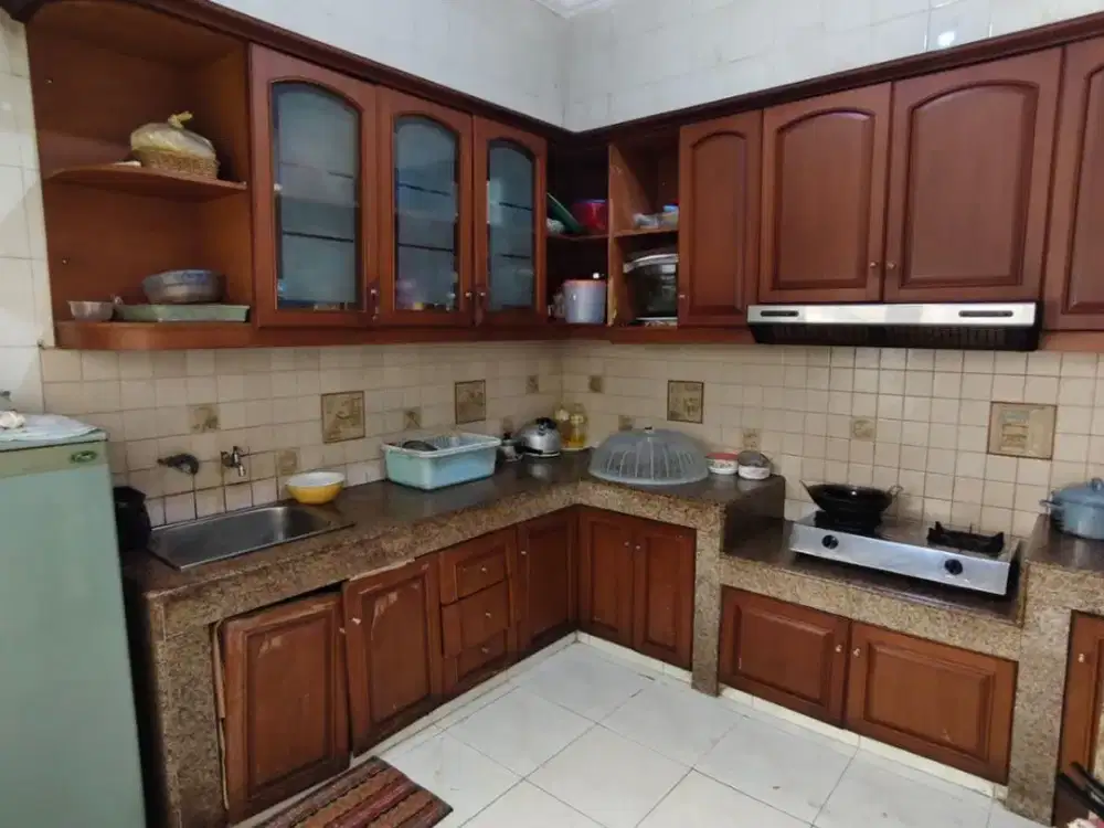 RUMAH CLASSIC TERAWAT LOKASI DAERAH GUNUNG-GUNUNG KLOJEN MALANG